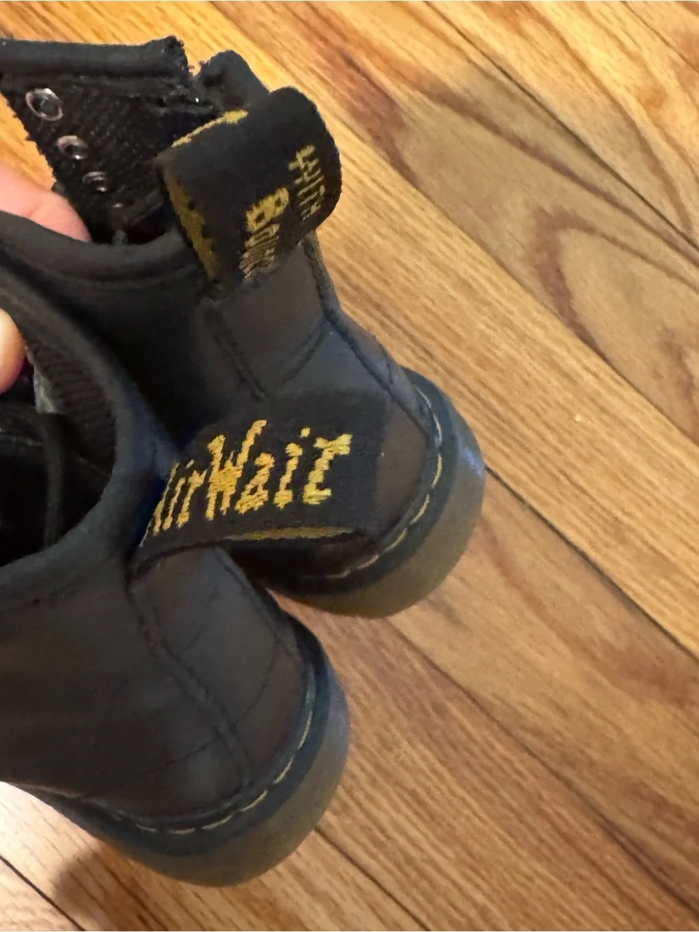 Kids Dr. Martens Black Leather 8-Eye Lace-Up Combat Boots toddler size 7